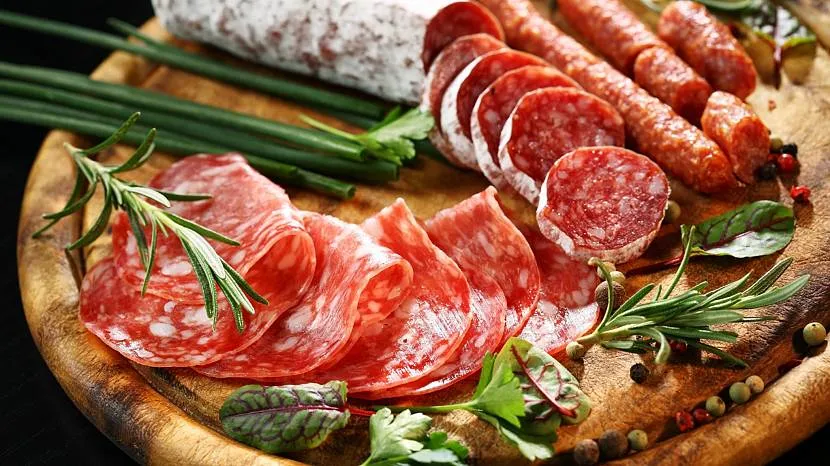 Красивая мясная нарезка