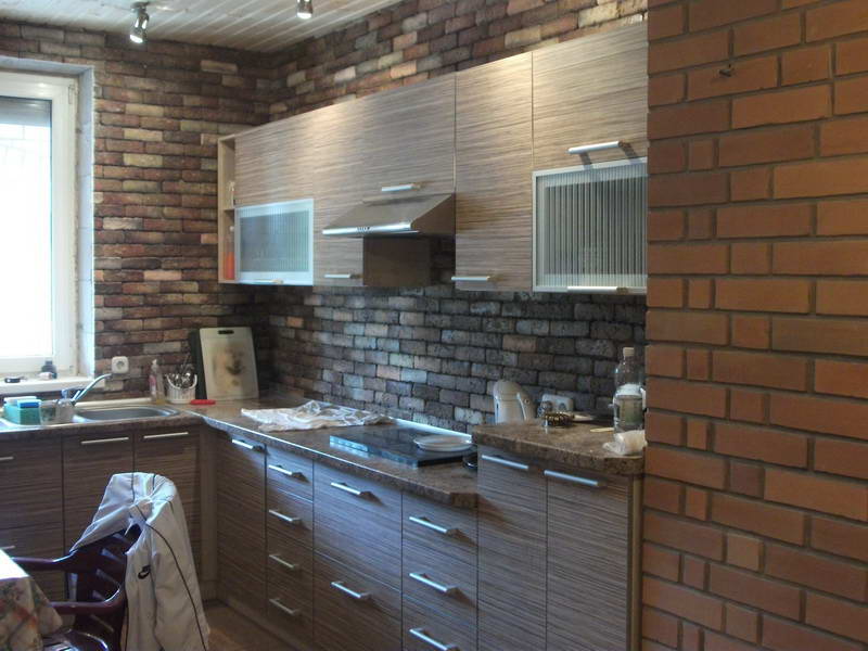 Декоративный кирпич в интерьере кухни