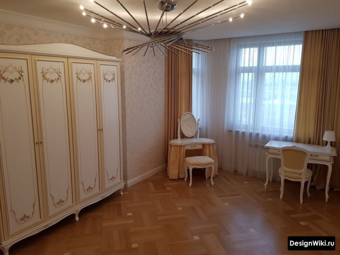 Барокко в комнате подростка девочки